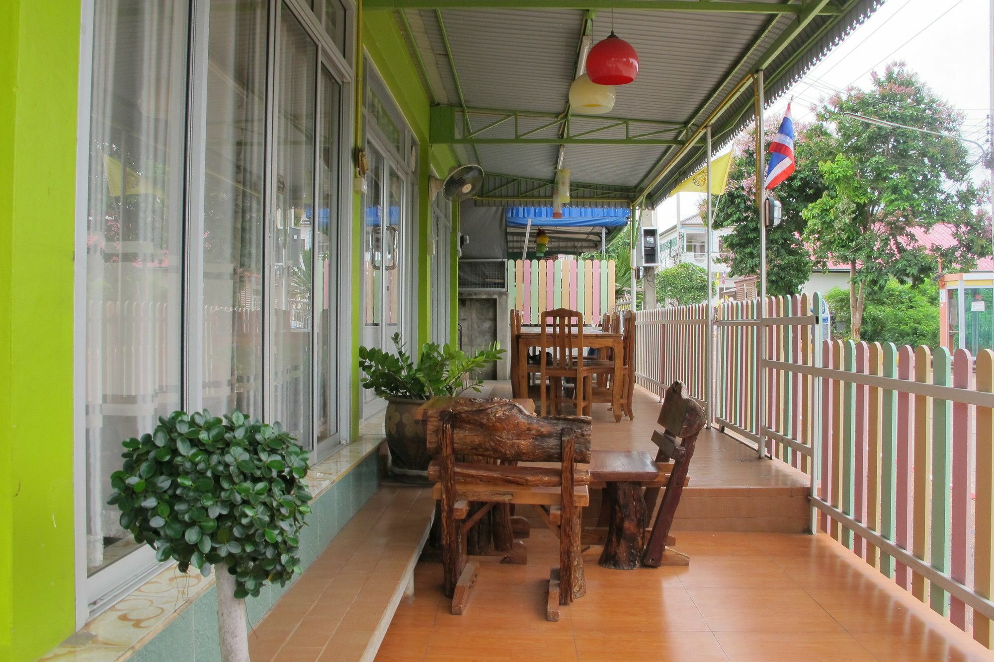 Thippawan Bungalow Ko Si Chang Buitenkant foto